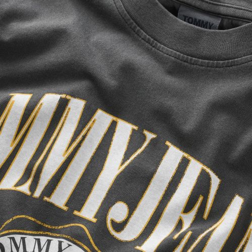 TOMMY JEANS RELAX LUXE VARSITY 2 TEE - T-SHIRTS στο kalimeratzis.com 