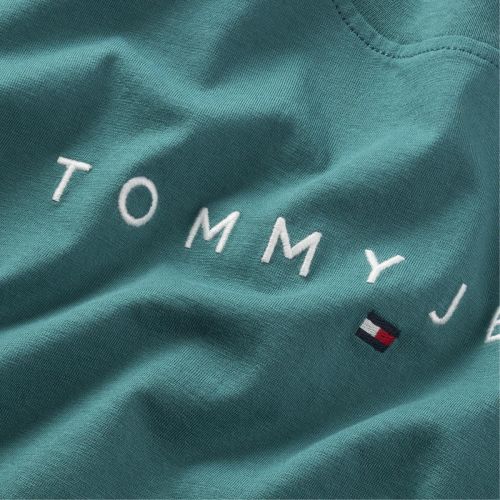 TOMMY JEANS REGULAR LINEAR LOGO TEE - T-SHIRTS στο kalimeratzis.com 
