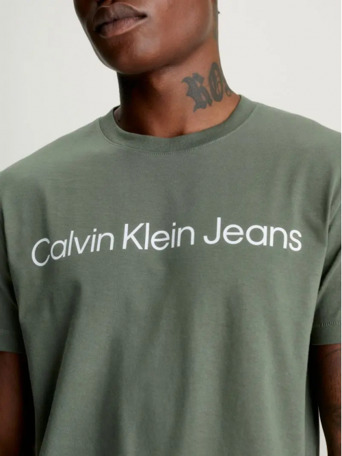 CALVIN KLEIN JEANS INSITUTIONAL LOGO SLIM TEE - T-SHIRTS στο kalimeratzis.com 