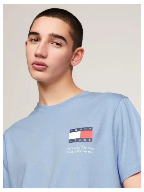 TOMMY JEANS SLIM ESSENTIAL FLAG TEE - T-SHIRTS στο kalimeratzis.com 