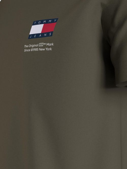 TOMMY JEANS SLIM ESSENTIAL FLAG TEE - T-SHIRTS στο kalimeratzis.com 
